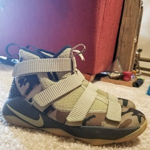 Camo Nike Lebron Soldier XI